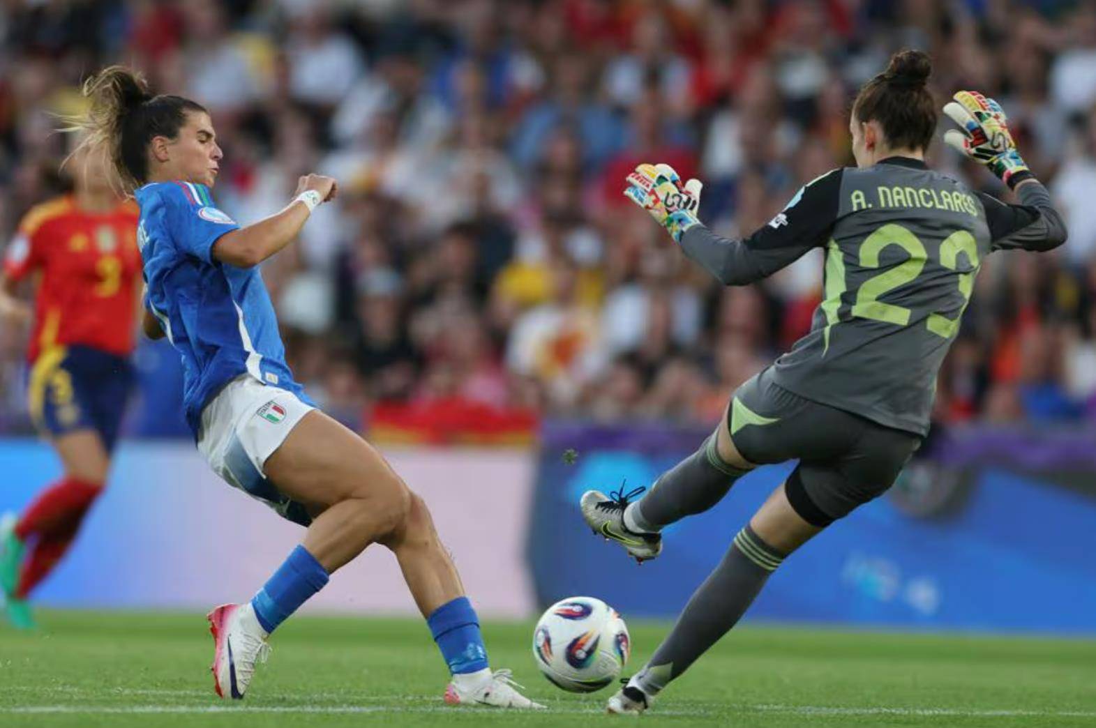 雷速官网下载-欧洲女足比赛激烈，强队遭遇