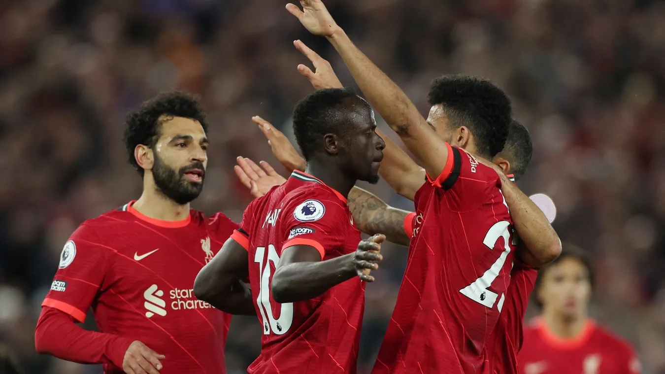 雷速直播-埃弗顿主场逆转里昂，成功晋级欧冠四强